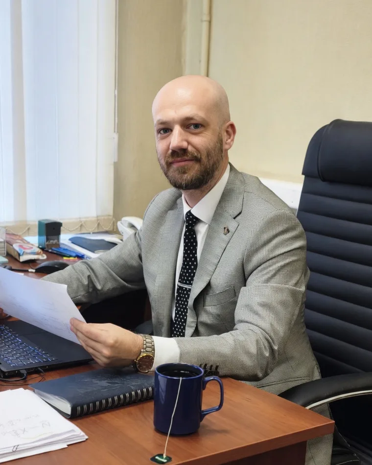 Наумов Павел Владимирович за разбором документов